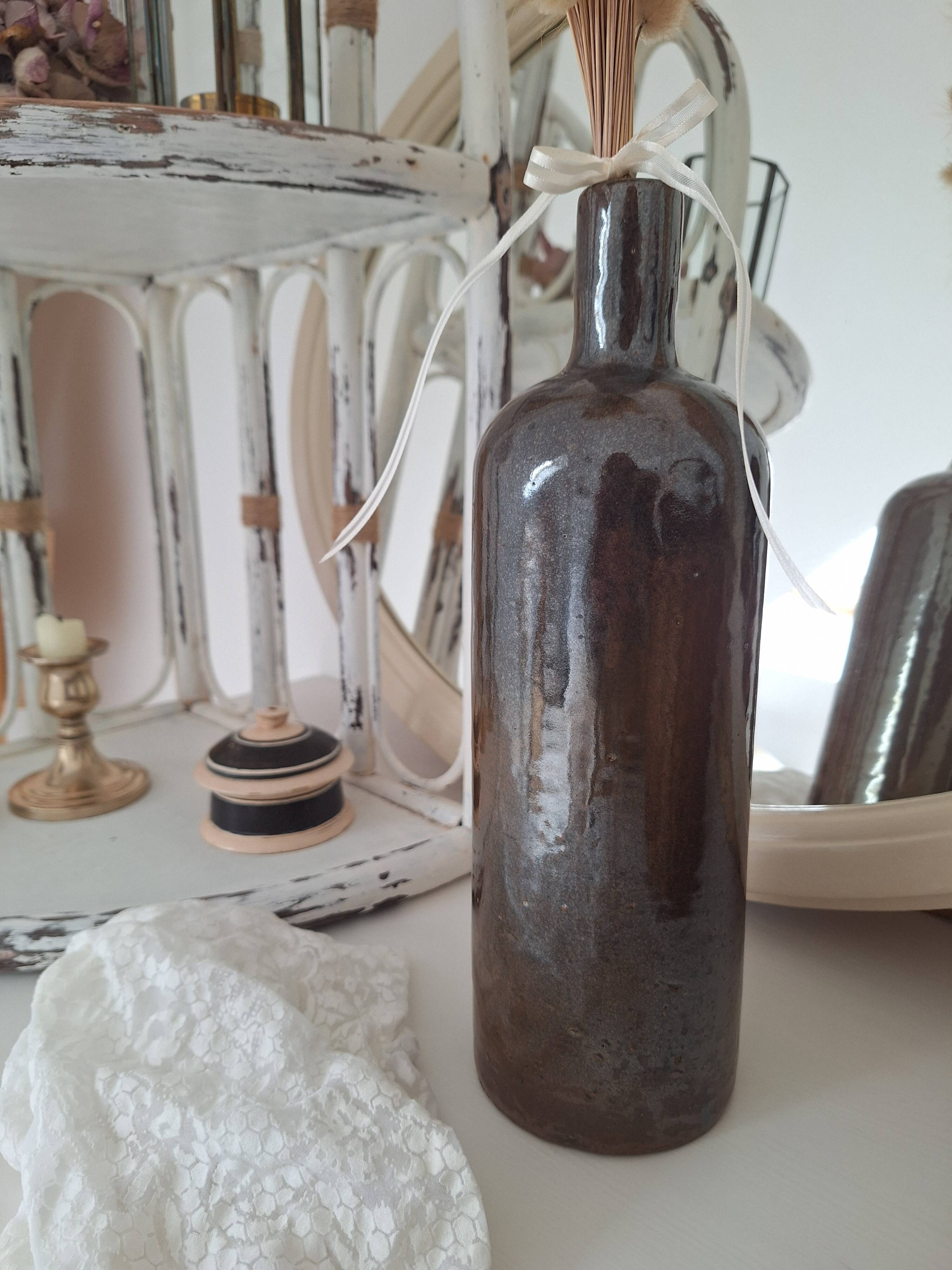 Bouteille en grès marron foncé vintage