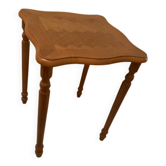 Petite table d’appoint en bois