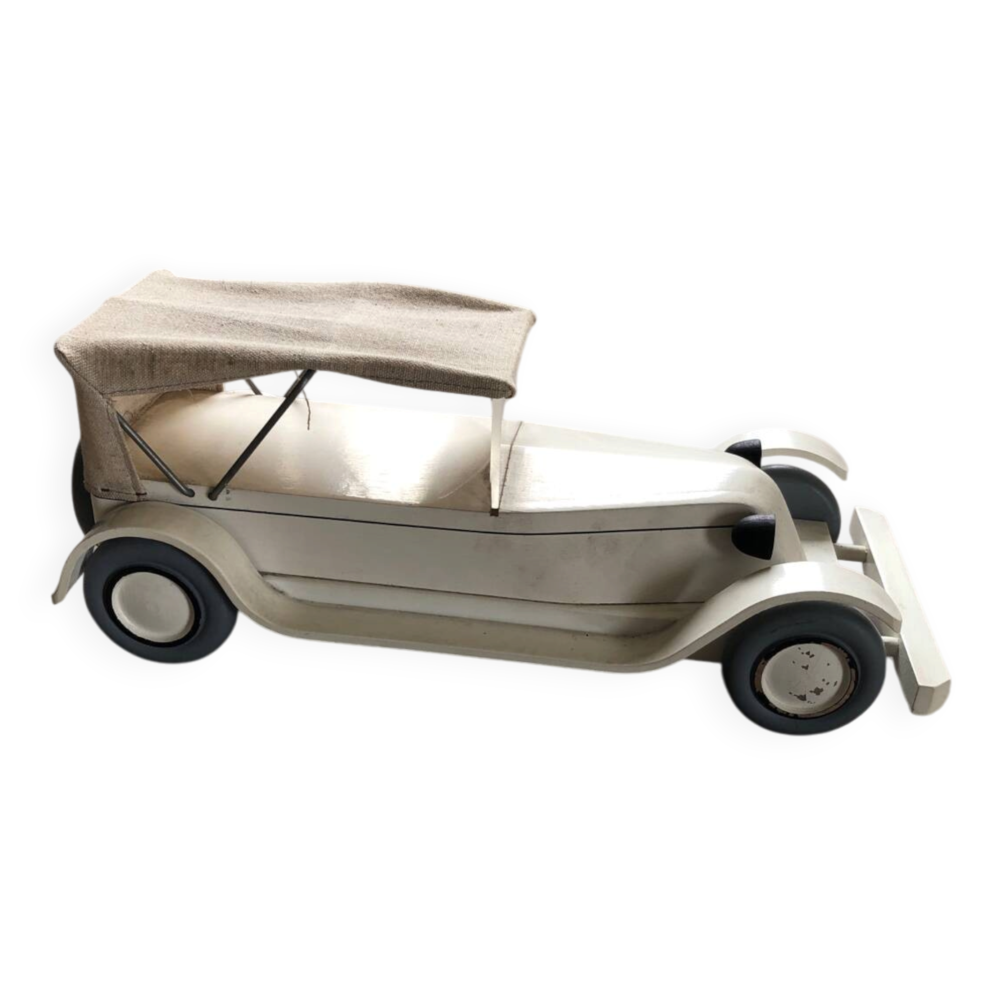 Lacquered wooden car and Vilac Aroutcheff fabric