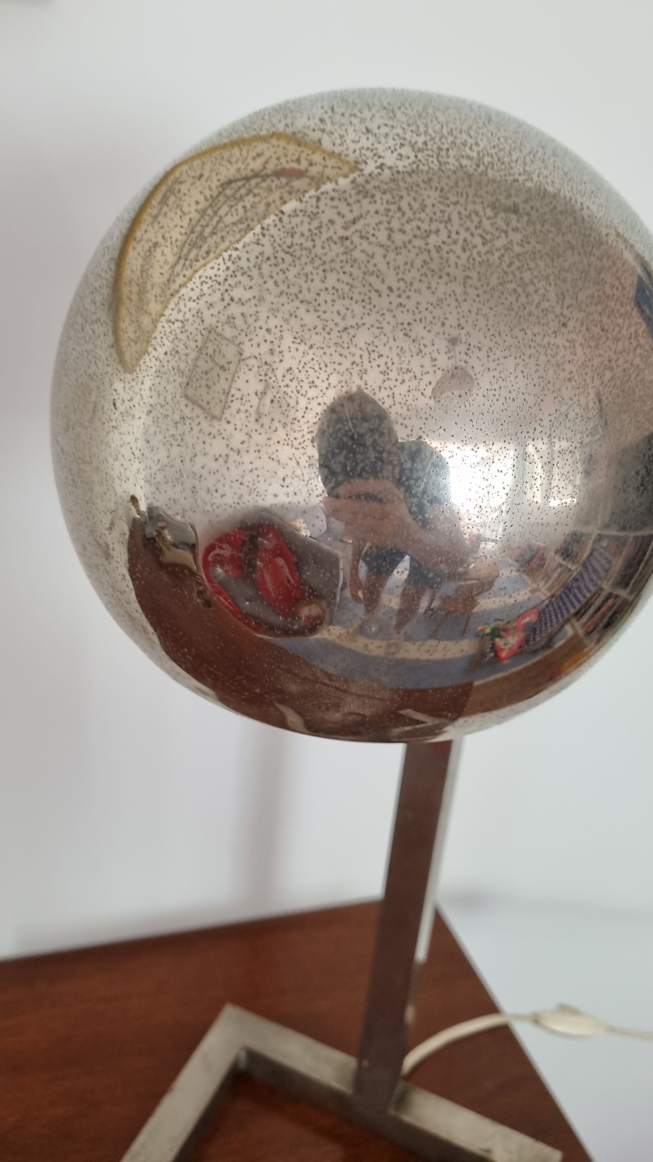 Eyeball vintage metal lamp