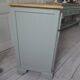 Buffet compacte  réenchantée en vert de gris, plateau bois.