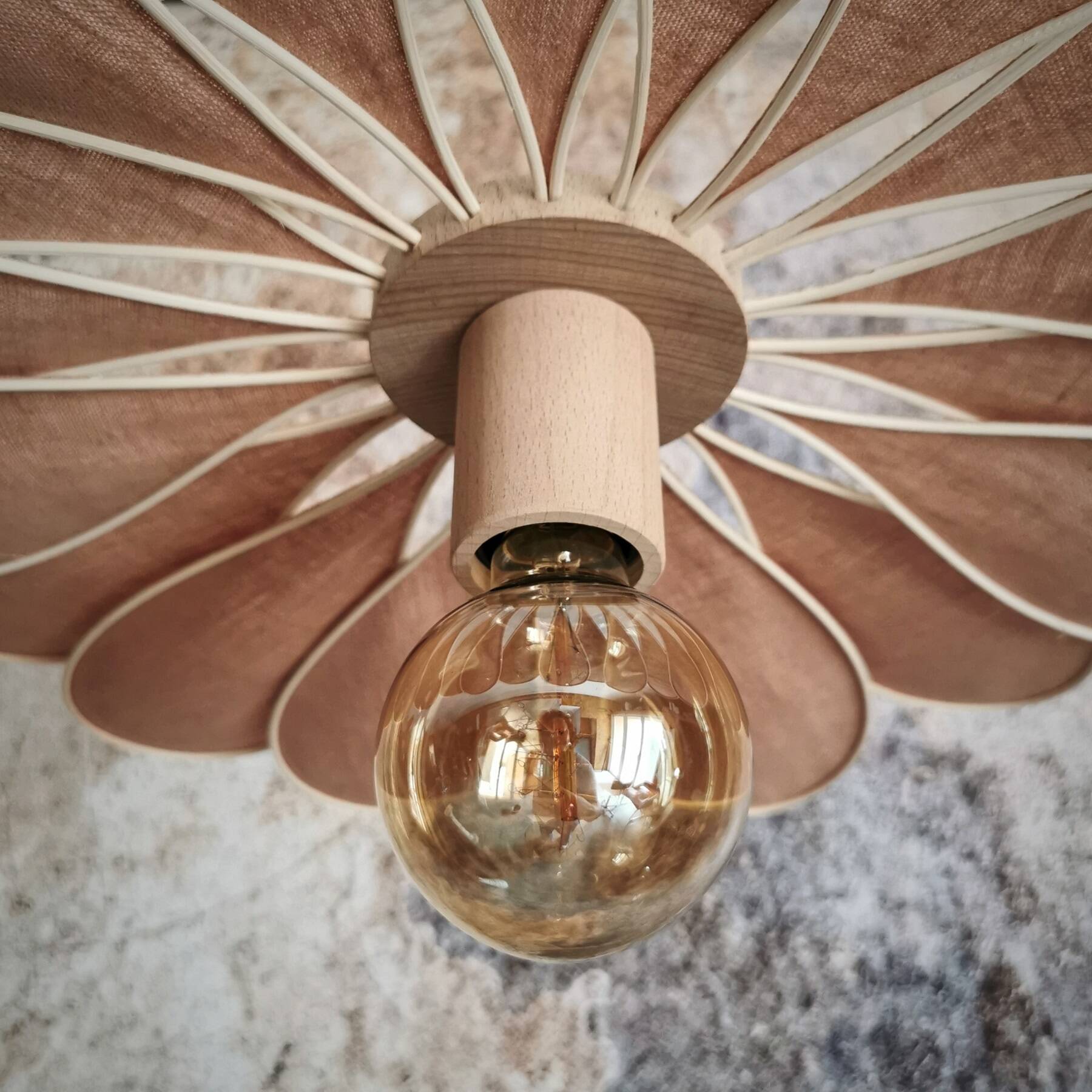 18-petal flower suspension in rattan and nude linen