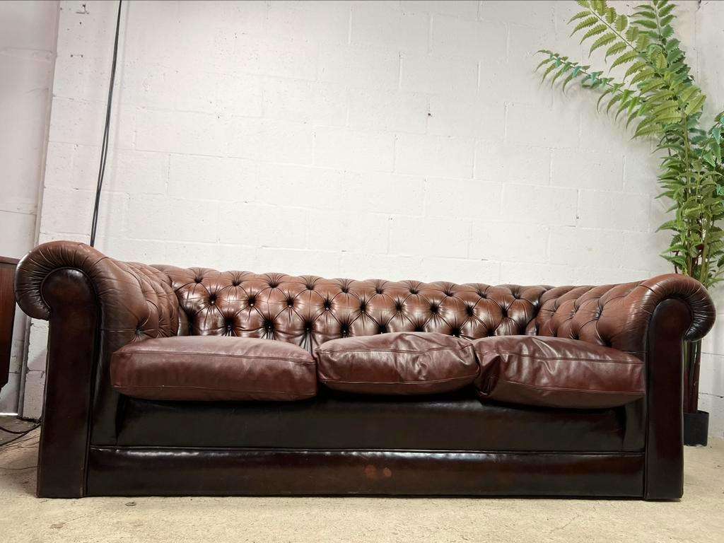 Canapé chesterfield en cuir vintage