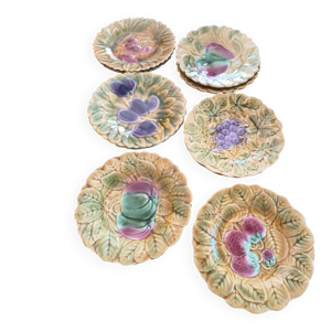 Lot assiettes en barbotine