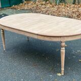 Louis Philippe round extendable dining table, restored, 19th century, 210cm