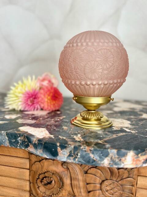 Art Deco lamp in pink glass with floral decoration