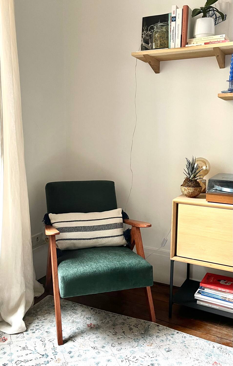 Kompas sky blue tulle armchair