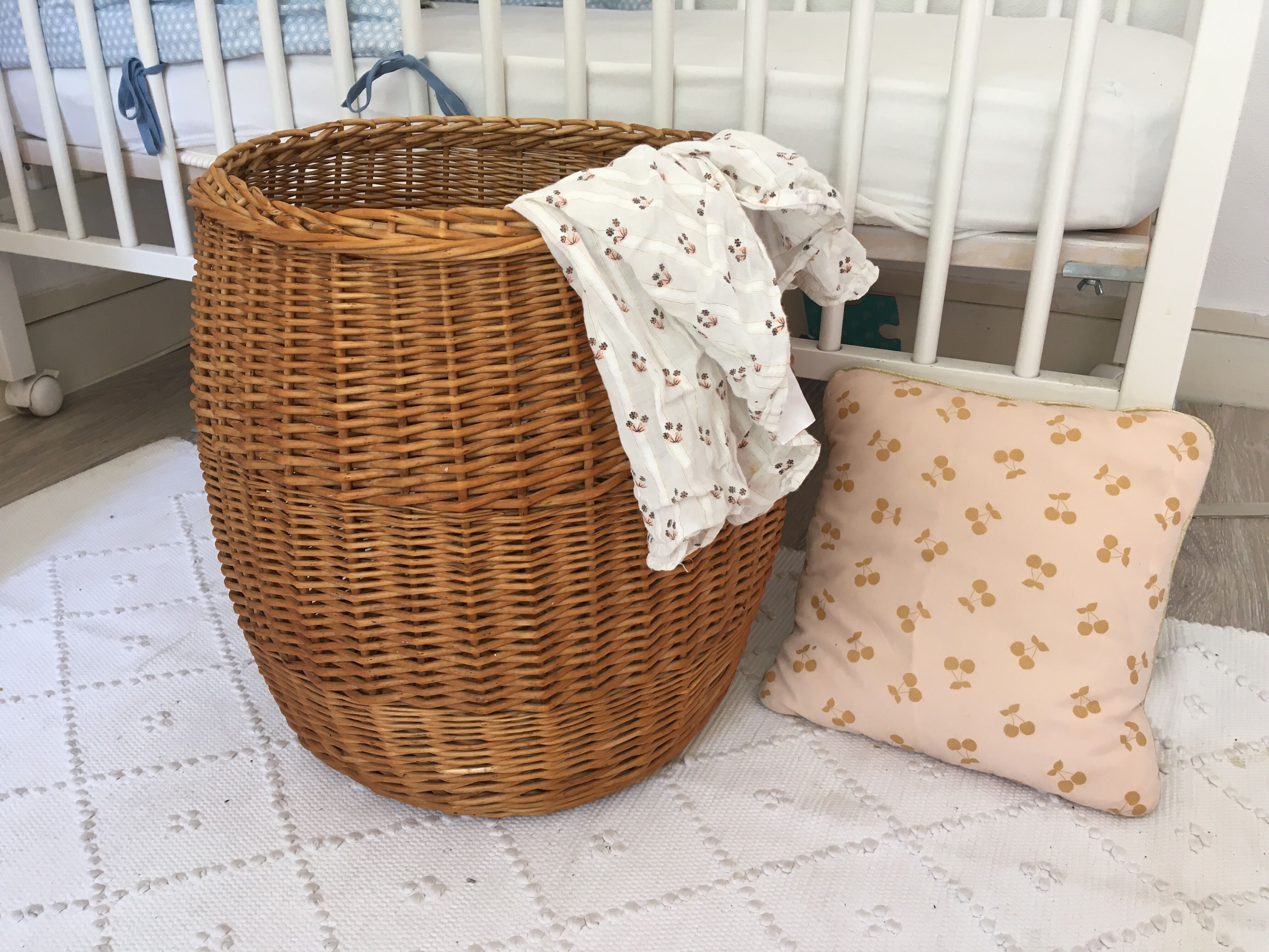 Laundry basket / toys