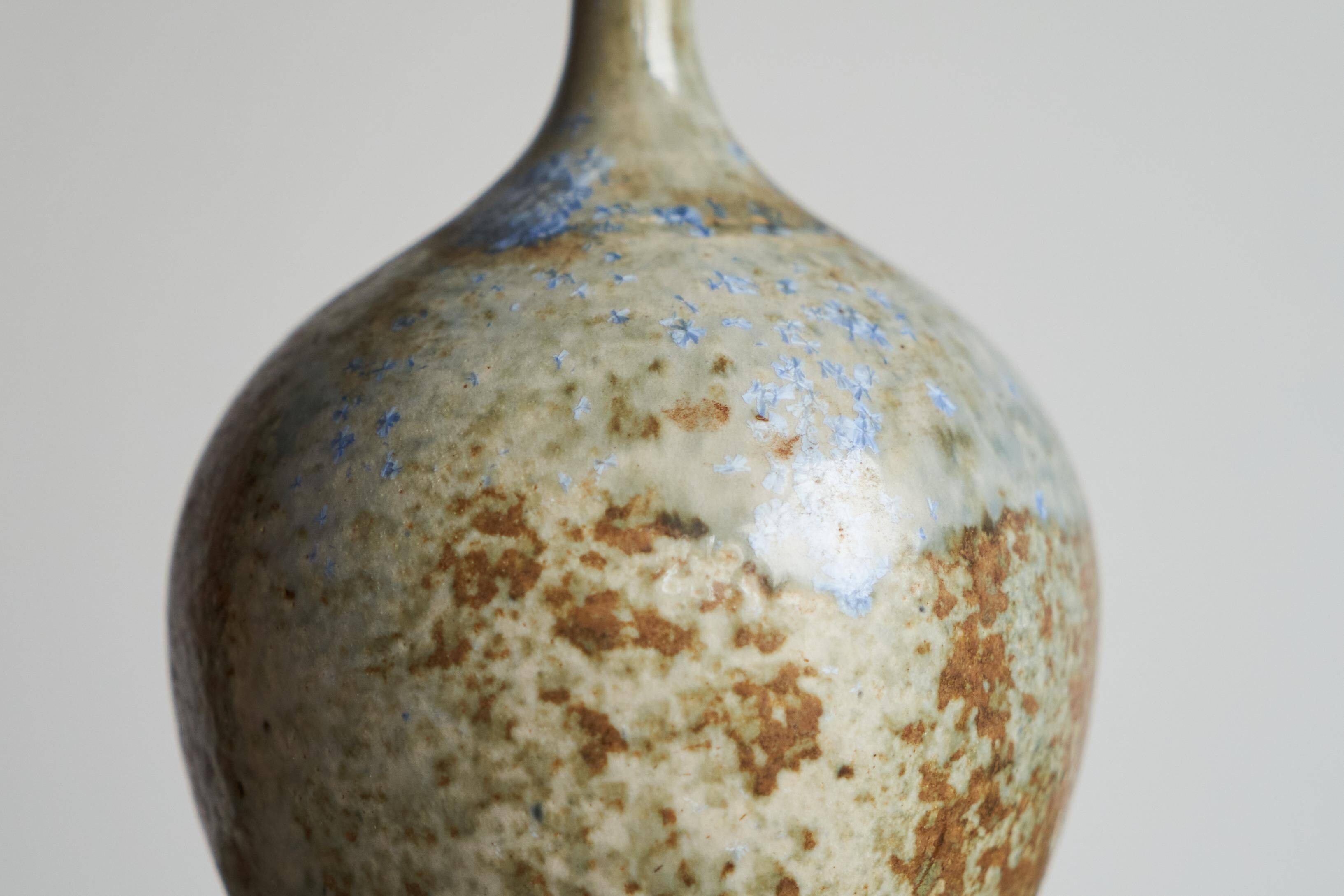 Sculptural vase in pottery from the mid-century 1960s.