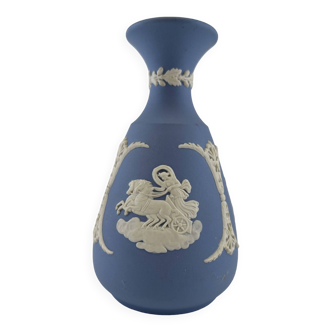 Vase bleu Wedgwood jasperware décor de dieux grecs