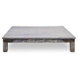 Table basse en bois à la patine bleue