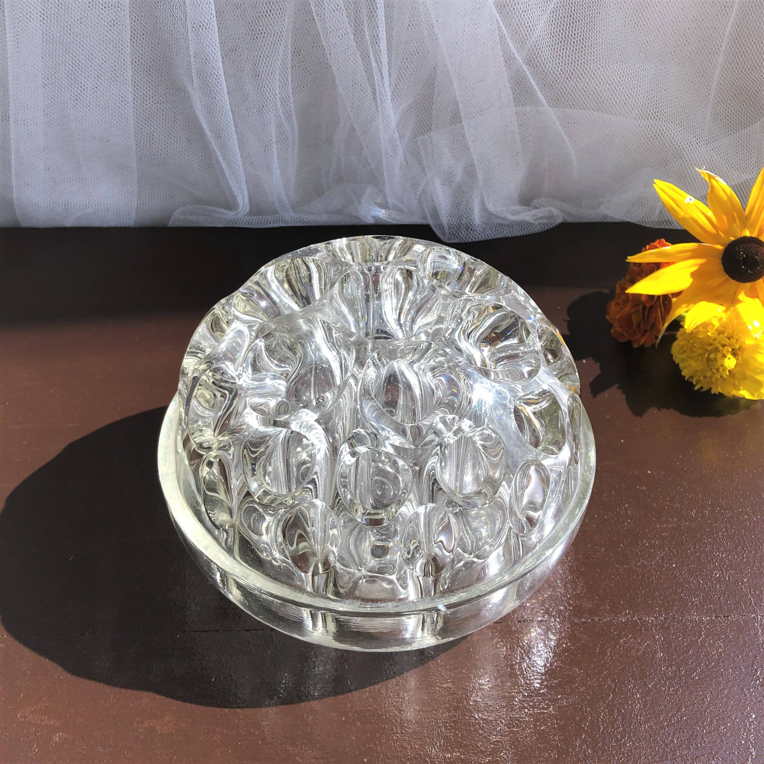 Vase pique-fleurs boule en verre épais à 19 trous France vintage