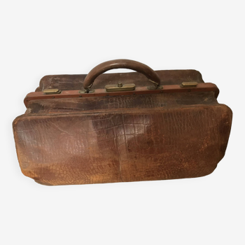 Trunk, suitcase, leather travel bag dating from 1920
