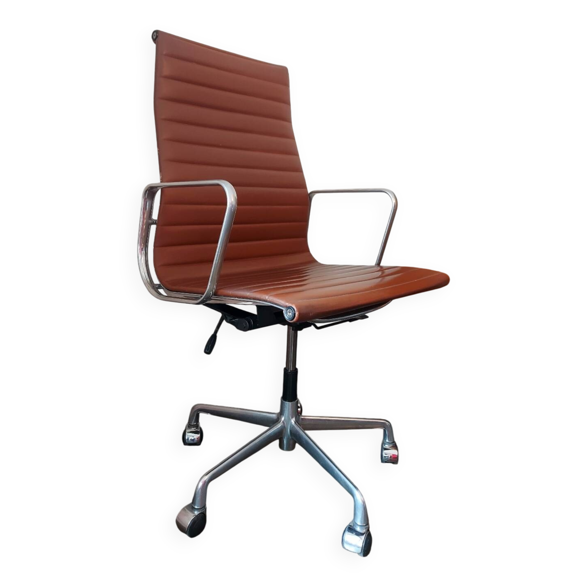 Vintage Eames EA 119 Armchair – High-End Vintage Replica – Alumi