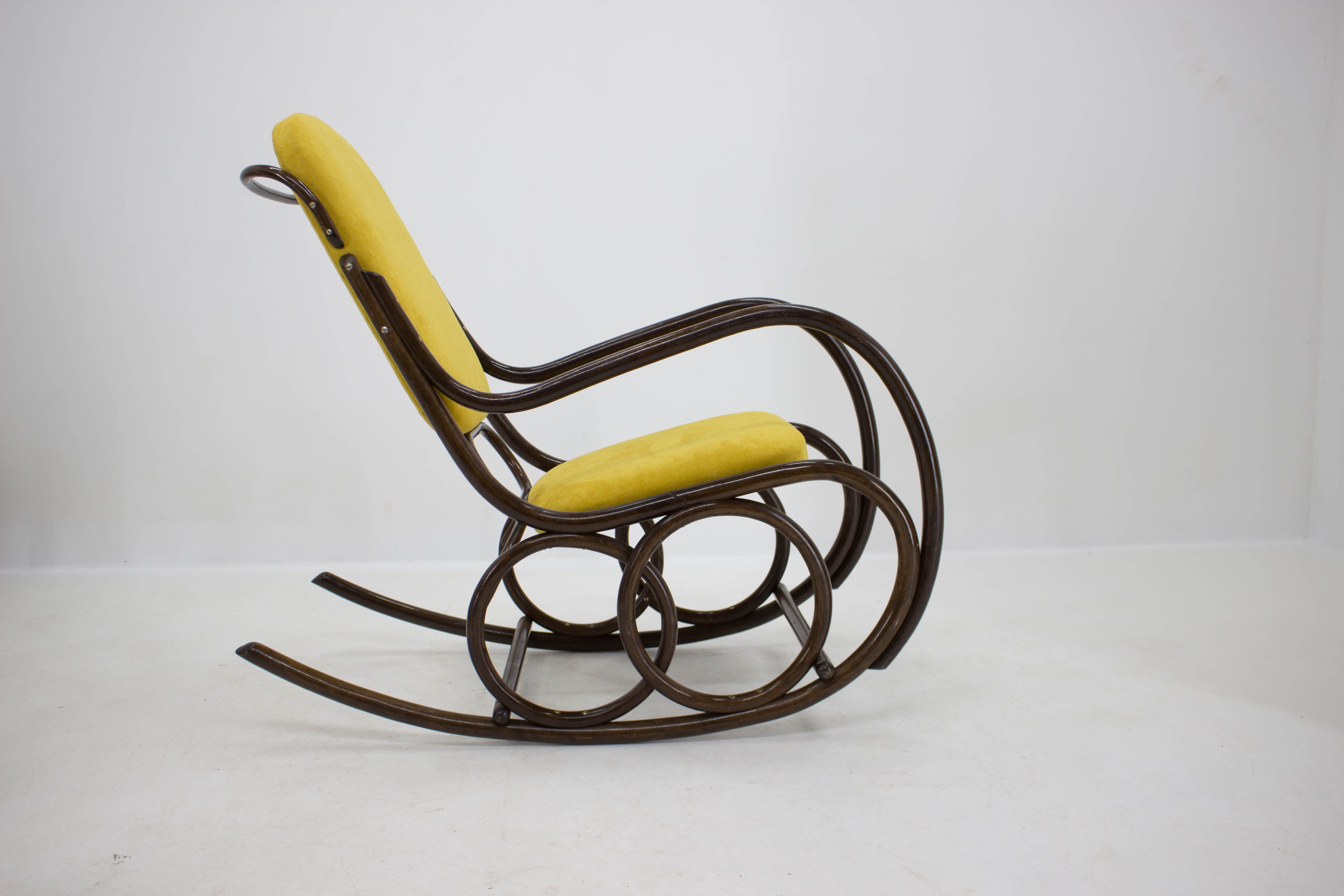 Midcentury bentwood rocking chair from Ton, 1960s