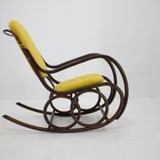 Rocking chair en bois courbé du milieu du siècle, Ton, années 1960