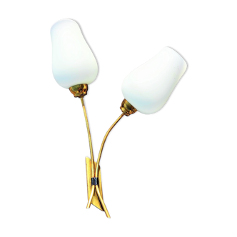 Wall lamp with 2 tulips in vintage white glass