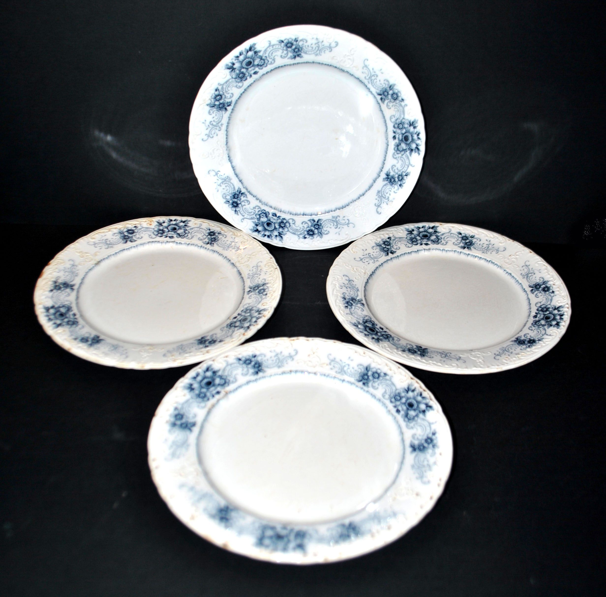 Sarreguemines set of 4 antique Aïda flat plates in earthenware from Sarreguemines U&C 19th century.