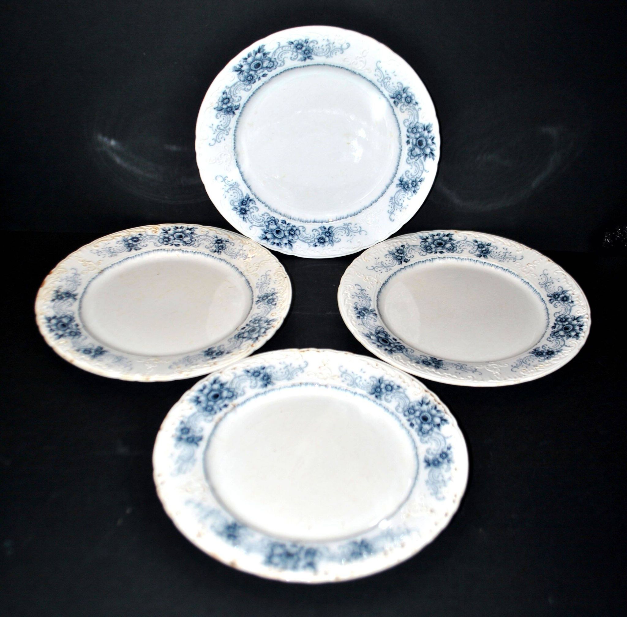 Sarreguemines set of 4 antique Aïda flat plates in earthenware from Sarreguemines U&C 19th century.