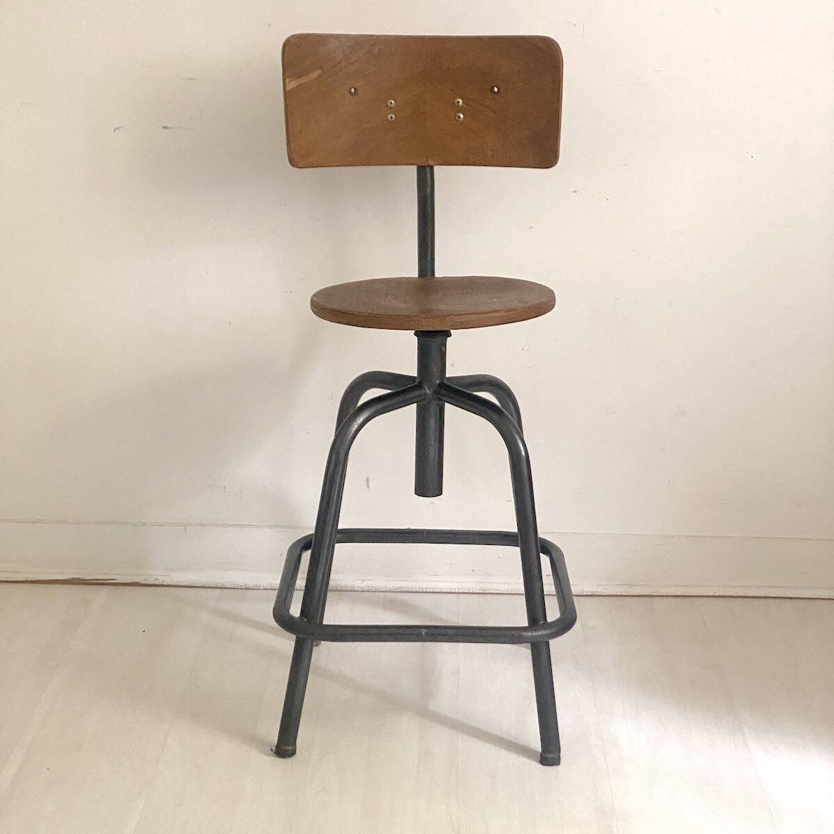 Industrial high stool, adjustable height