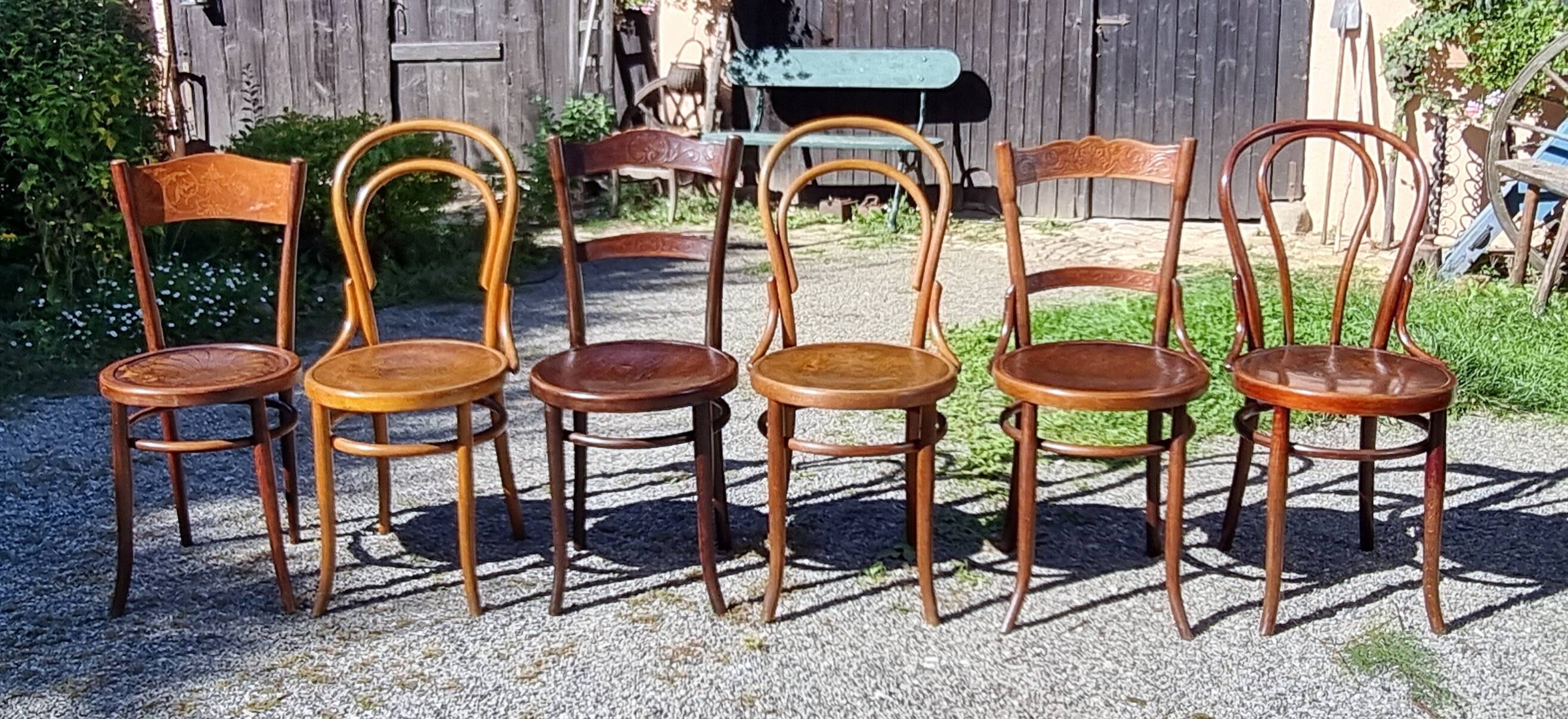 6 Thonet Fischel bistro chairs and others in curved wood from the early 20th century