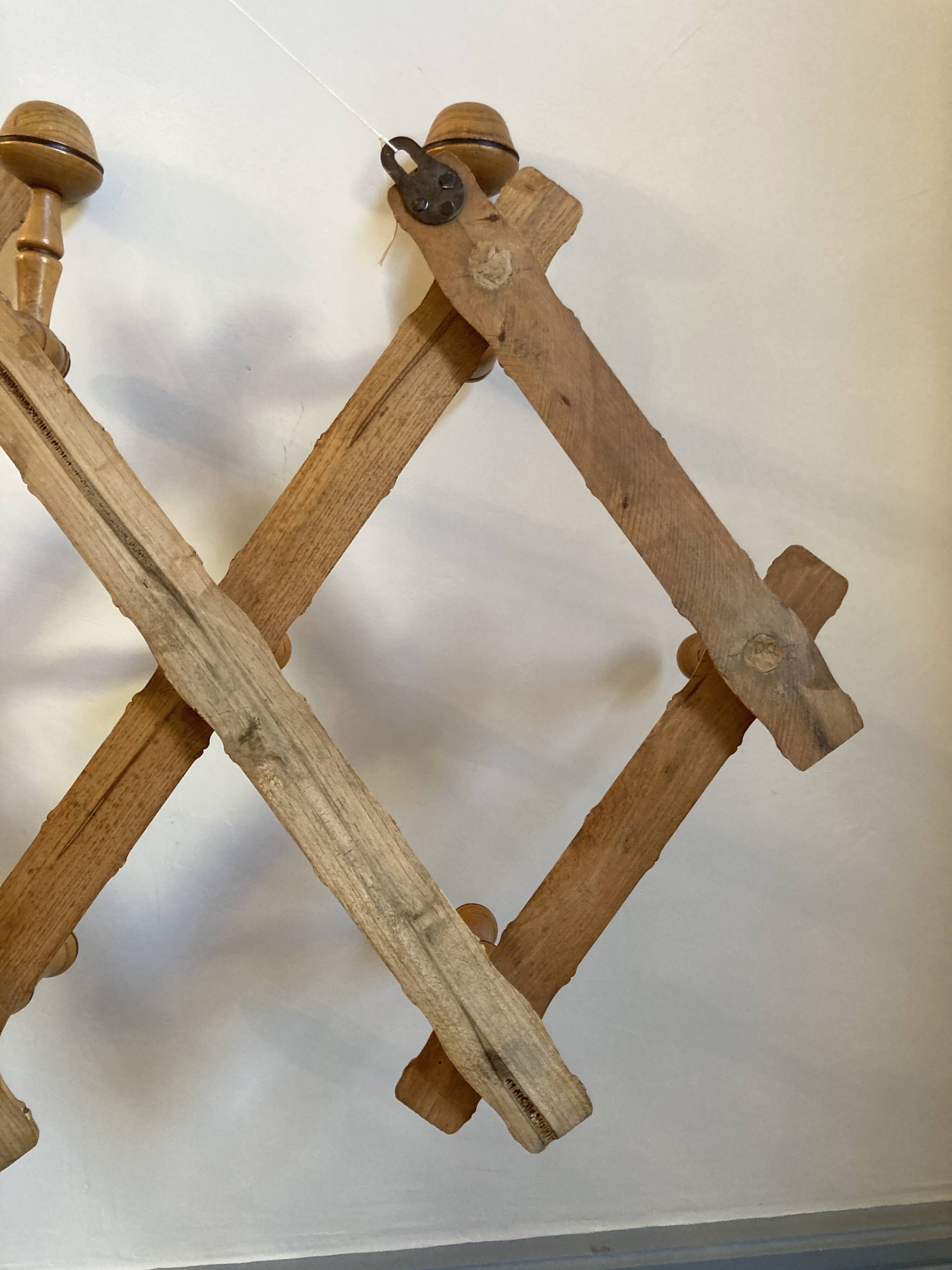 Porte-manteau ancien à 13 patères