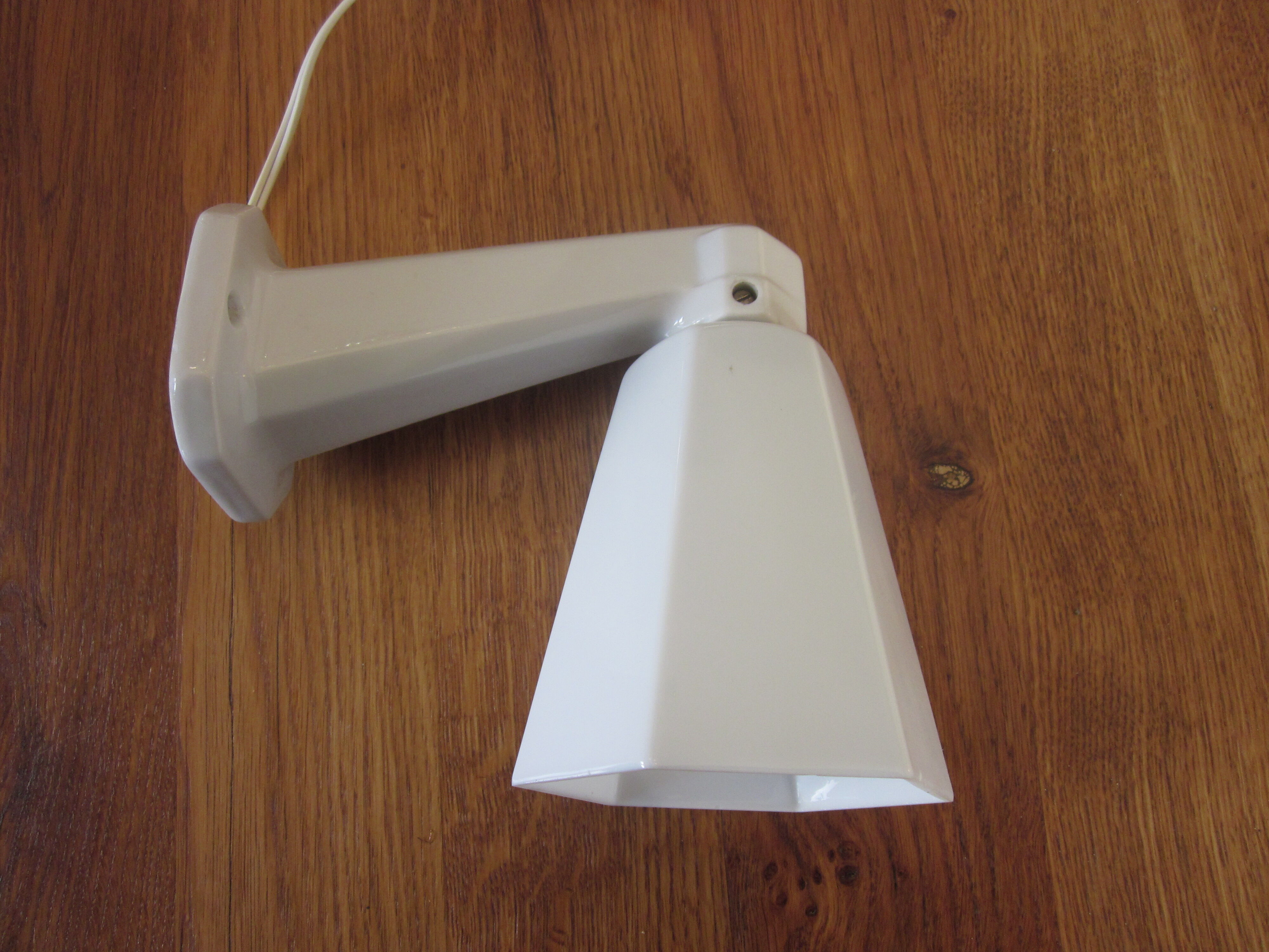 Bathroom wall lamp from the years 1930