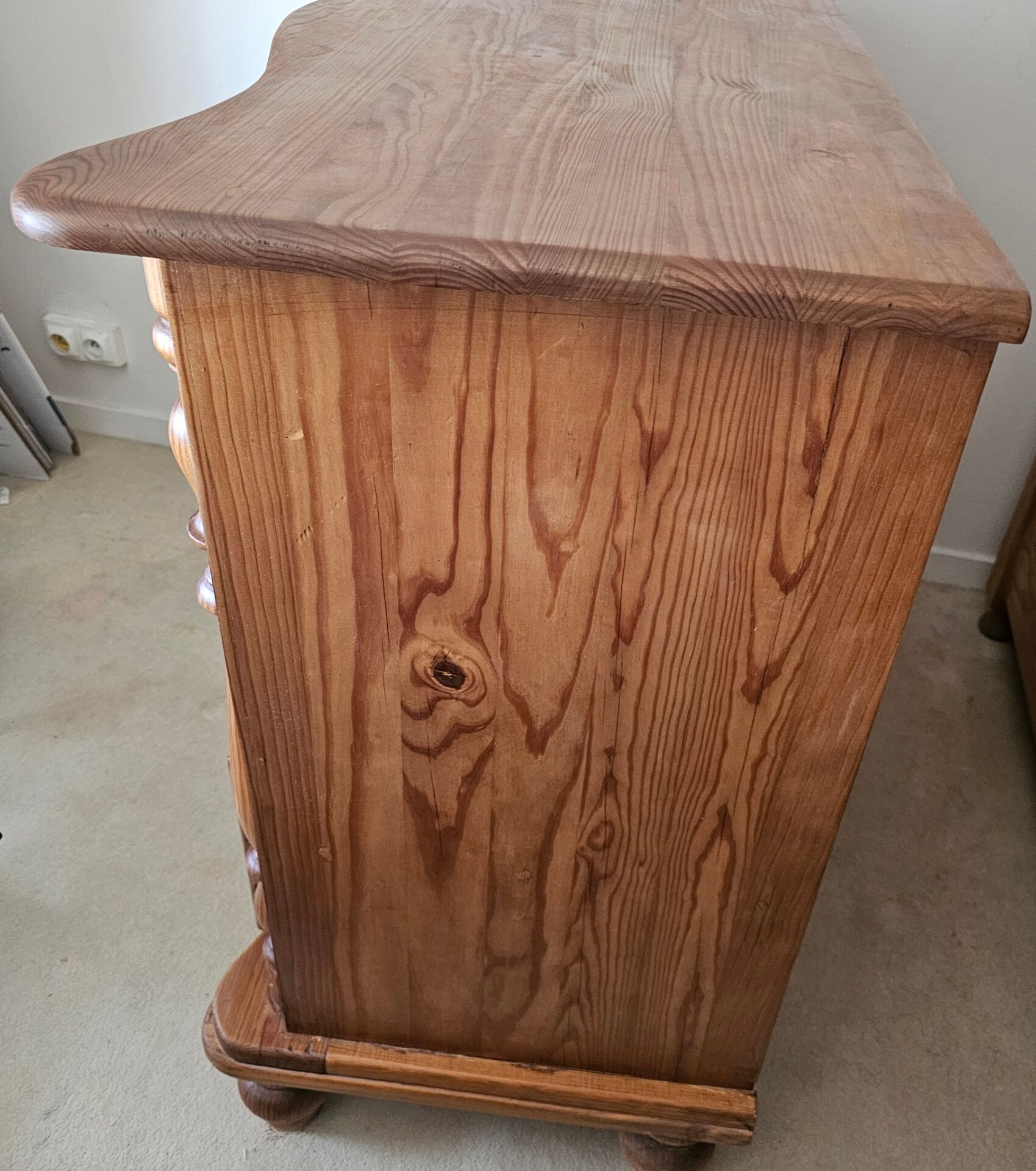 Solid pine chest of drawers