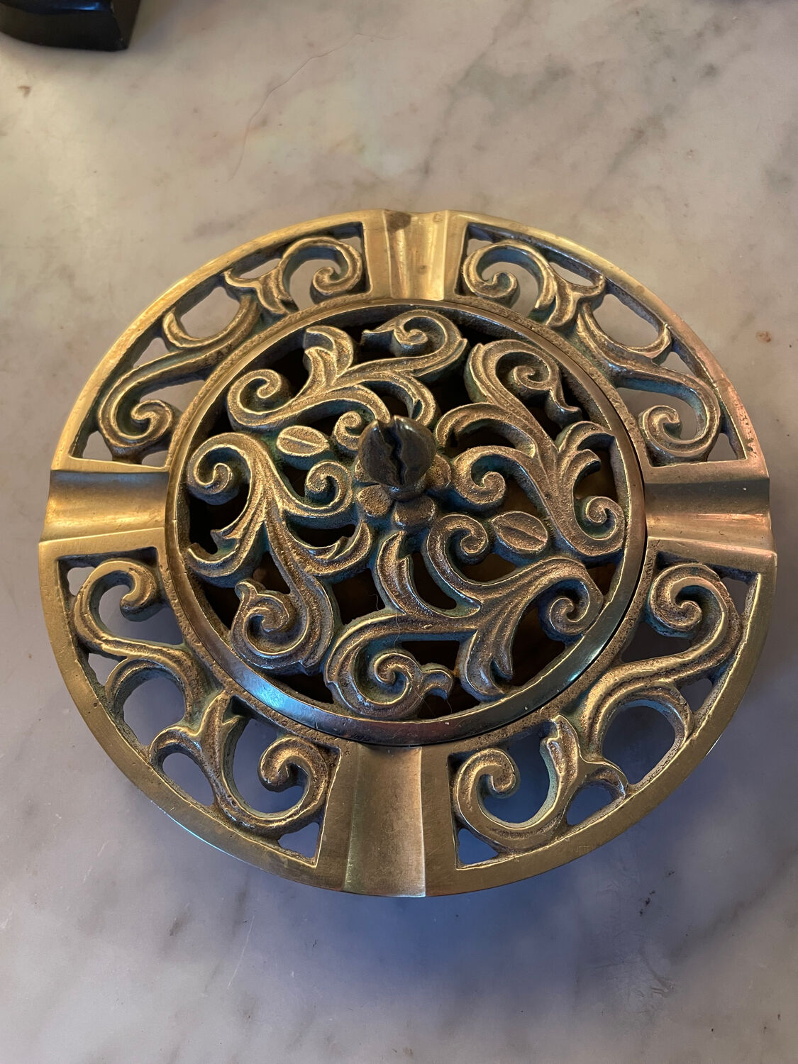 Cendrier couvert en bronze vintage