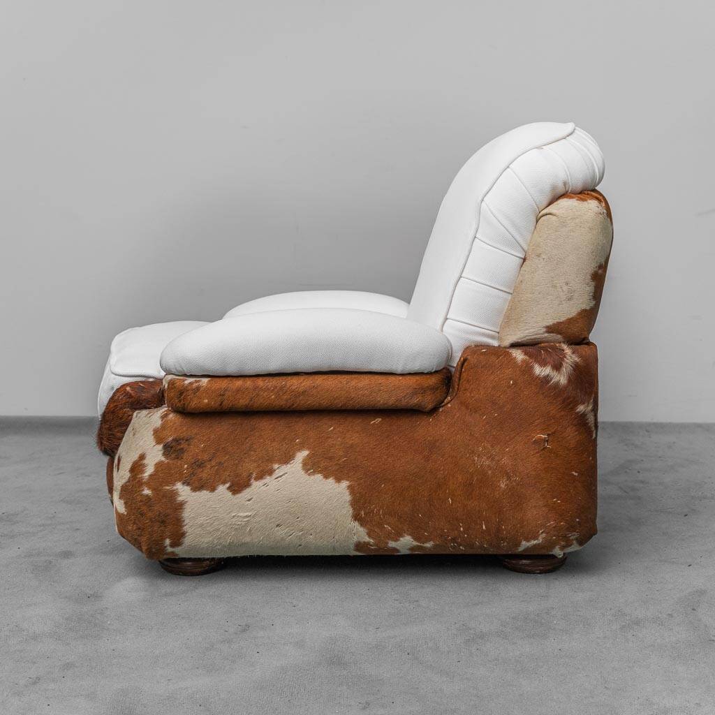 Poltrona vintage in cavallino e tessuto bianco anni ’70 modernariato