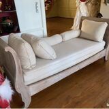 magnificent daybed / sofa bed with cushions, ideal for a bedroom,