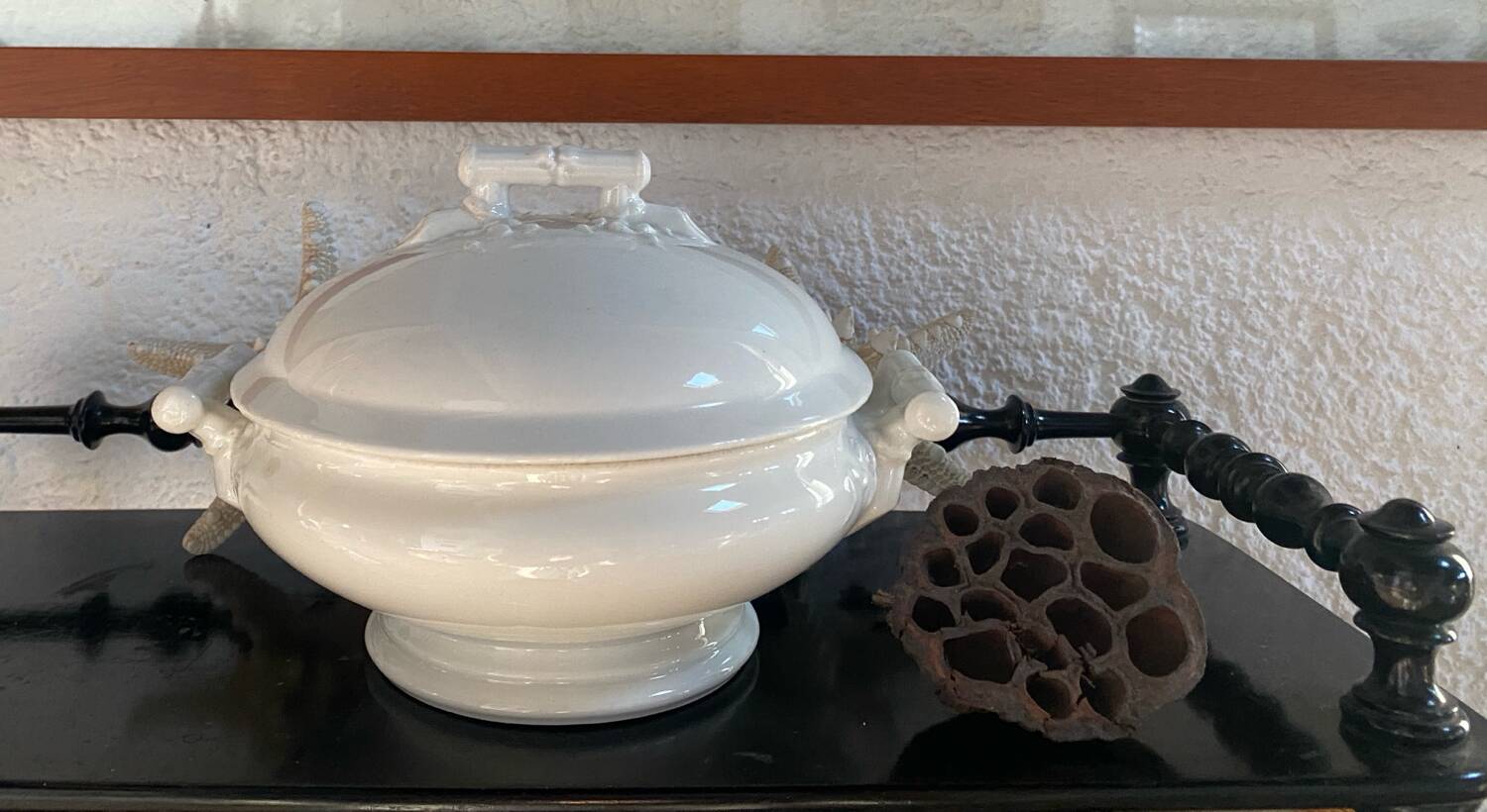 Small porcelain soup tureen with bamboo patterns.