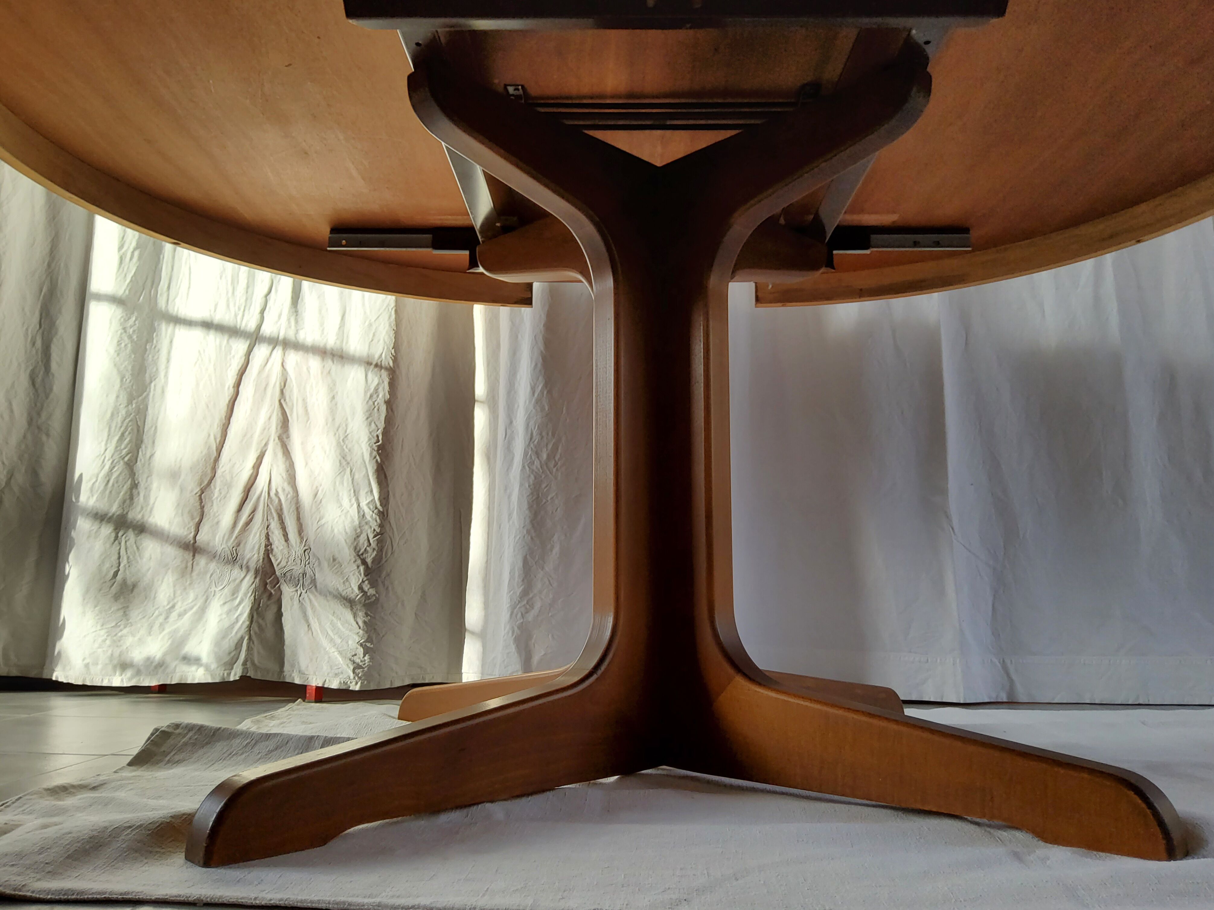 Expandable Roundtable