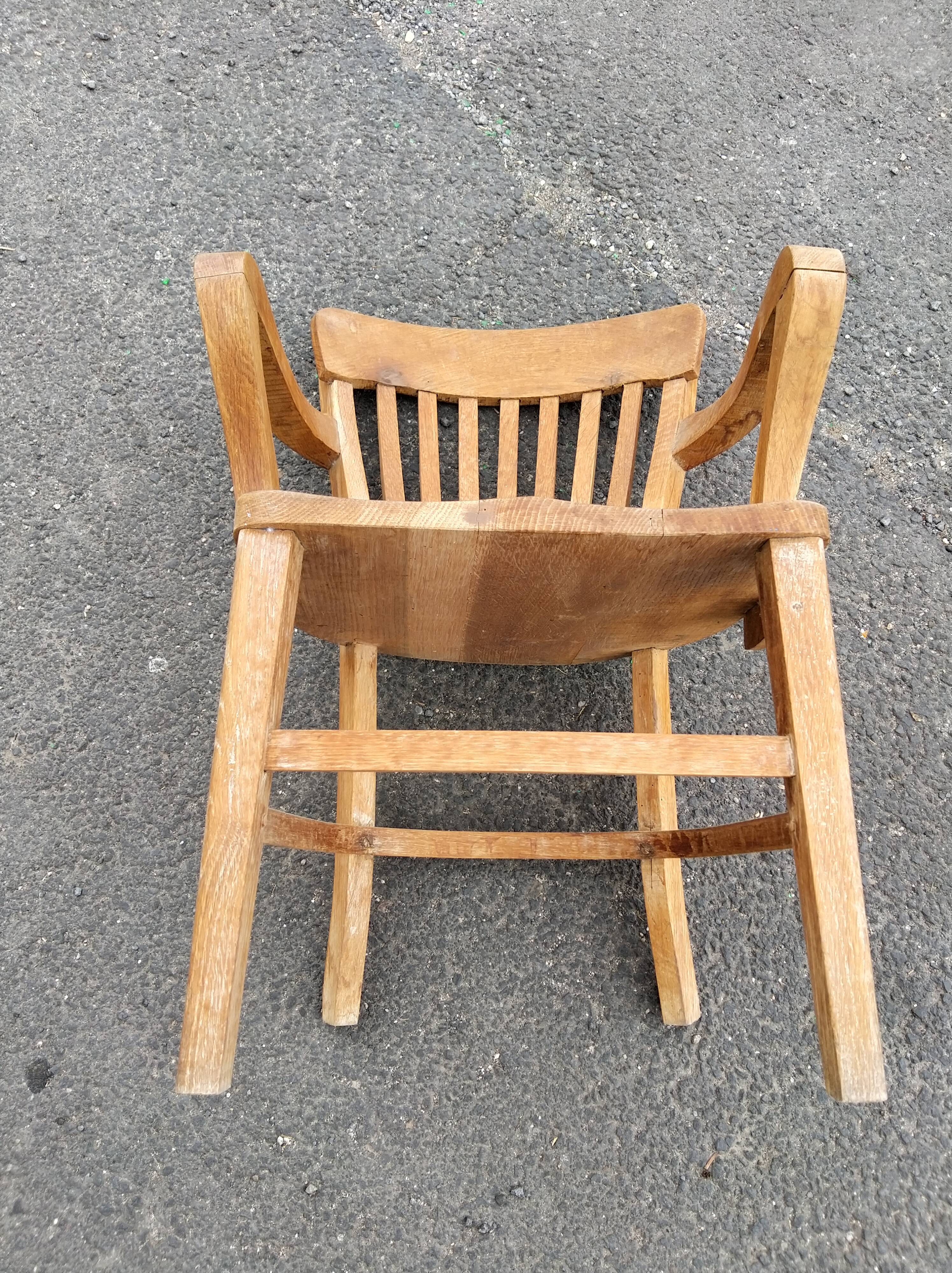 Fauteuil de bureau d'enfant dit "Américain" en chêne vers 1920