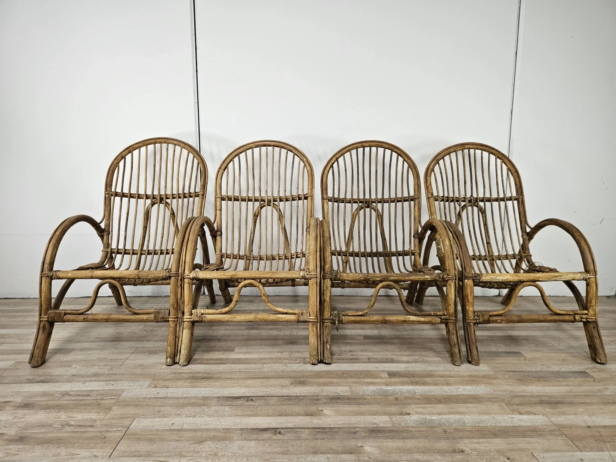 Quatre fauteuils en osier vintage, années 1970