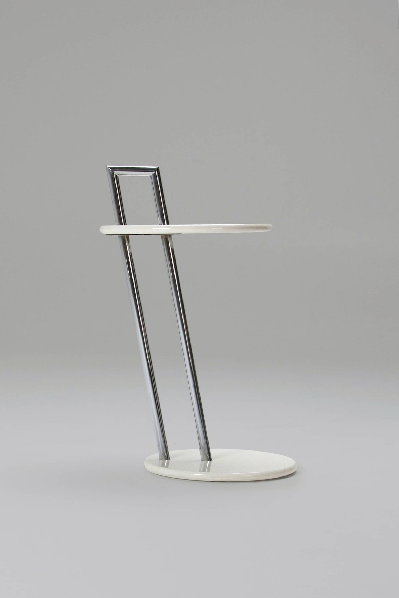A set of occasional side tables - Eileen Gray