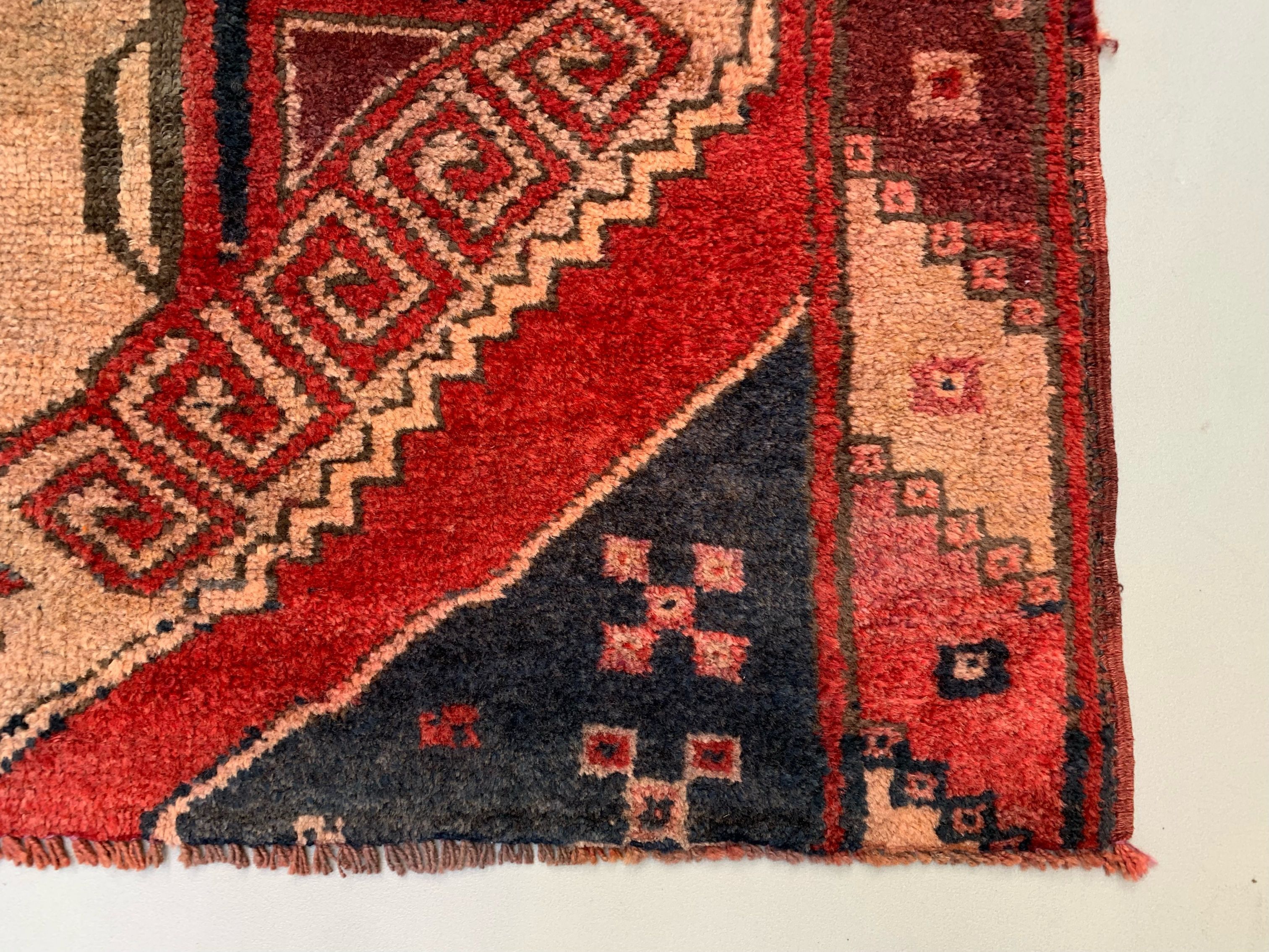 Vintage western turkish rug oriental 115x124 cm