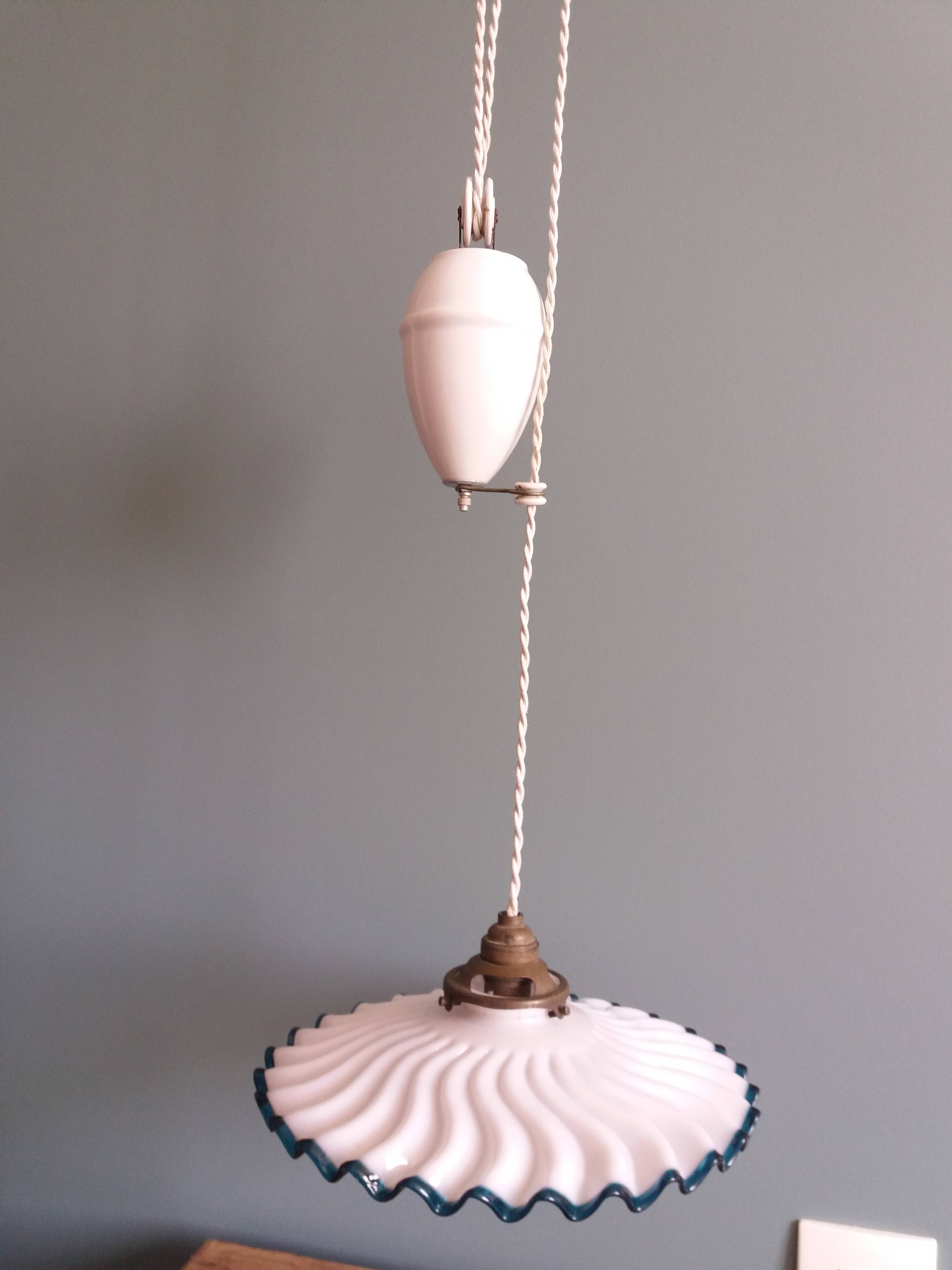 Adjustable "rise and fall" suspension, opaline and porcelain rise and fall