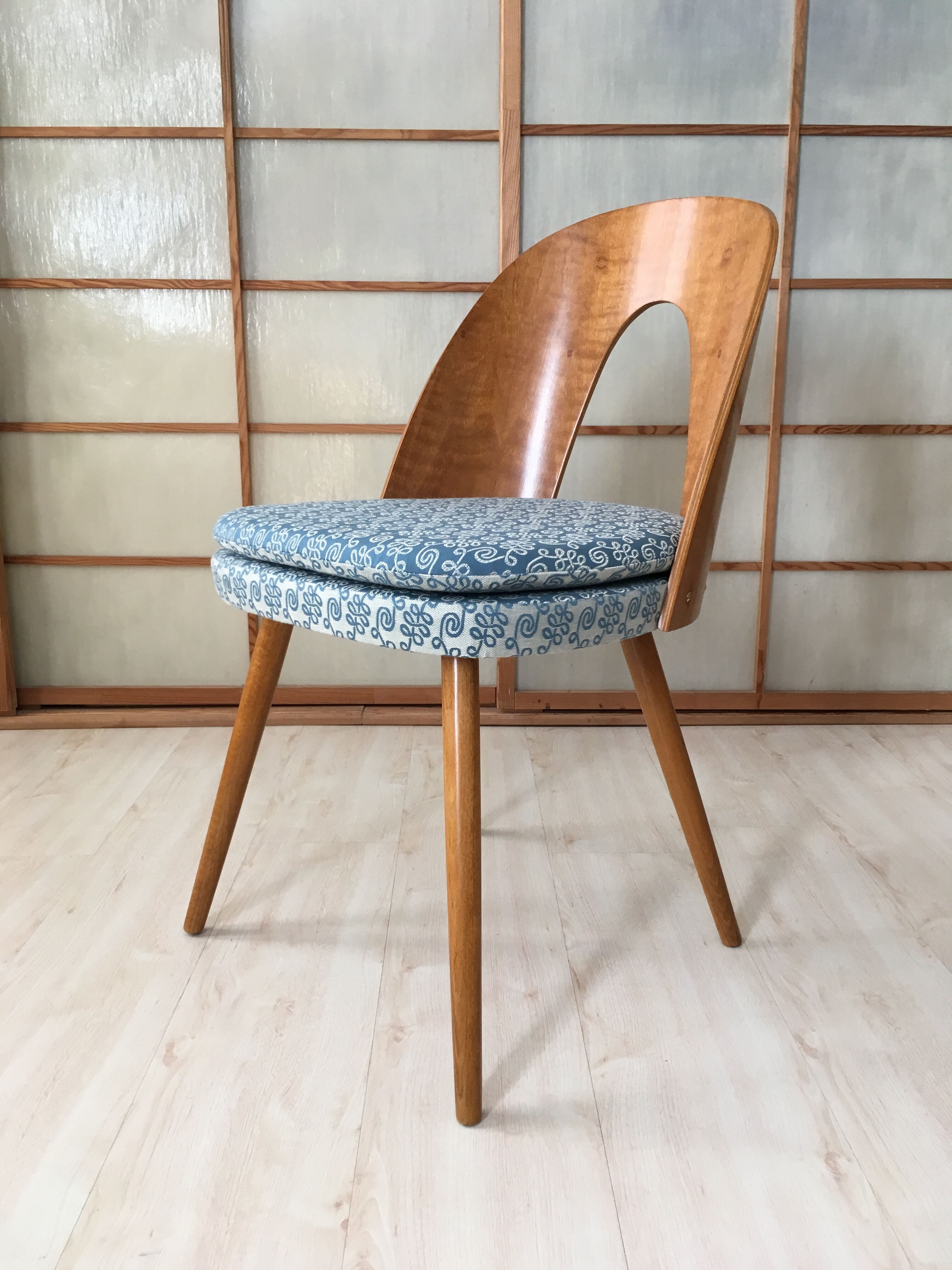 Antonin Suman 4 chair series