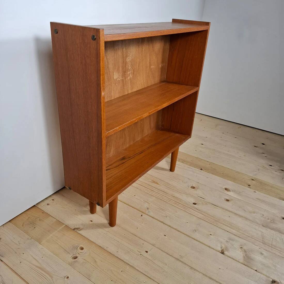 Small Danish mid-century bookshelf in teak – 1960s