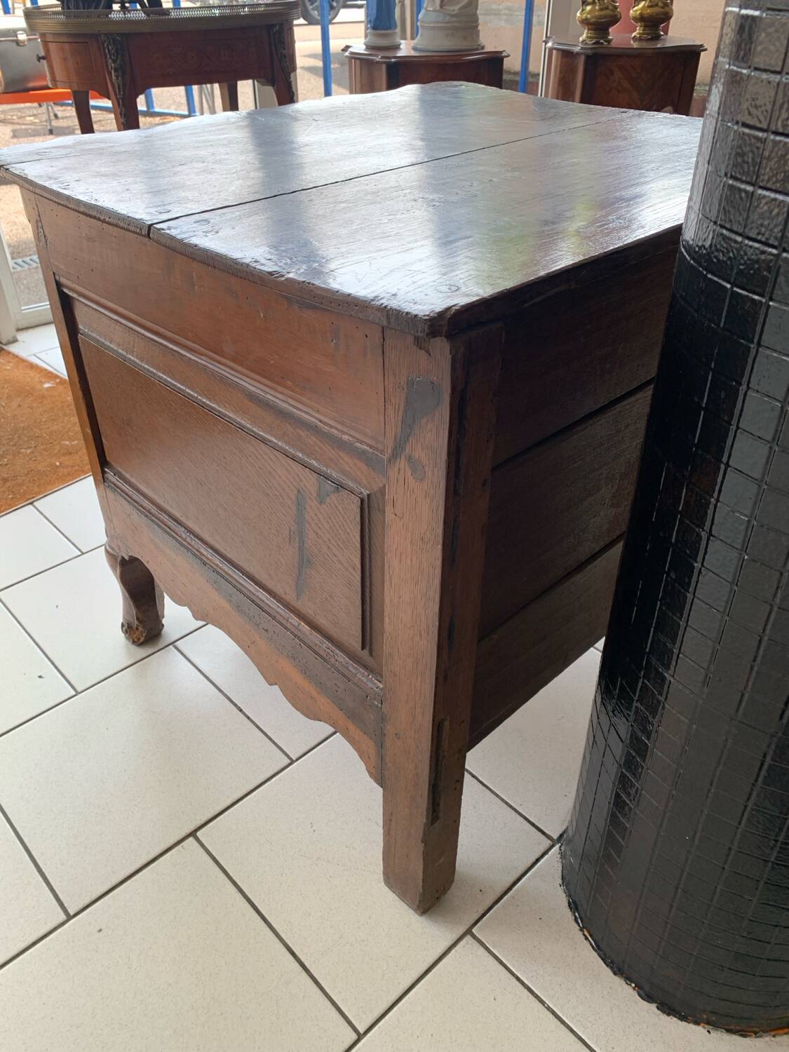 Antique 18th century chest of drawers