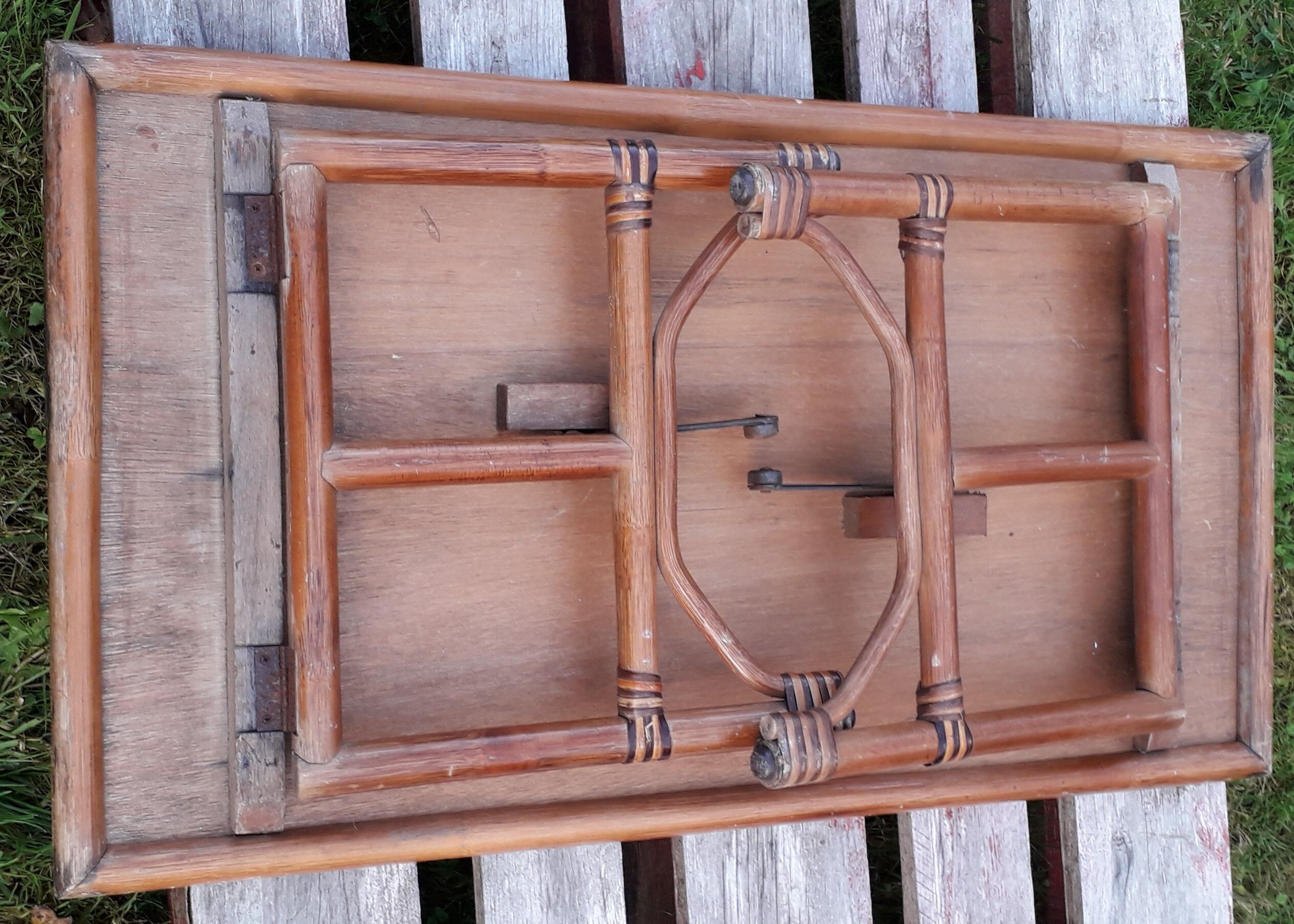 Rattan folding coffee table