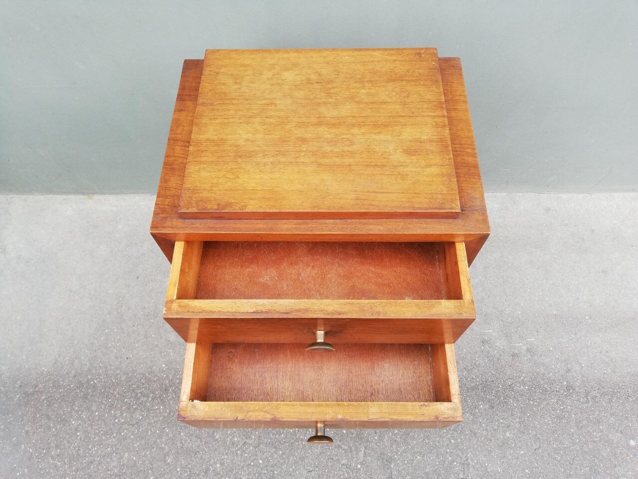 Art deco bedside table 30