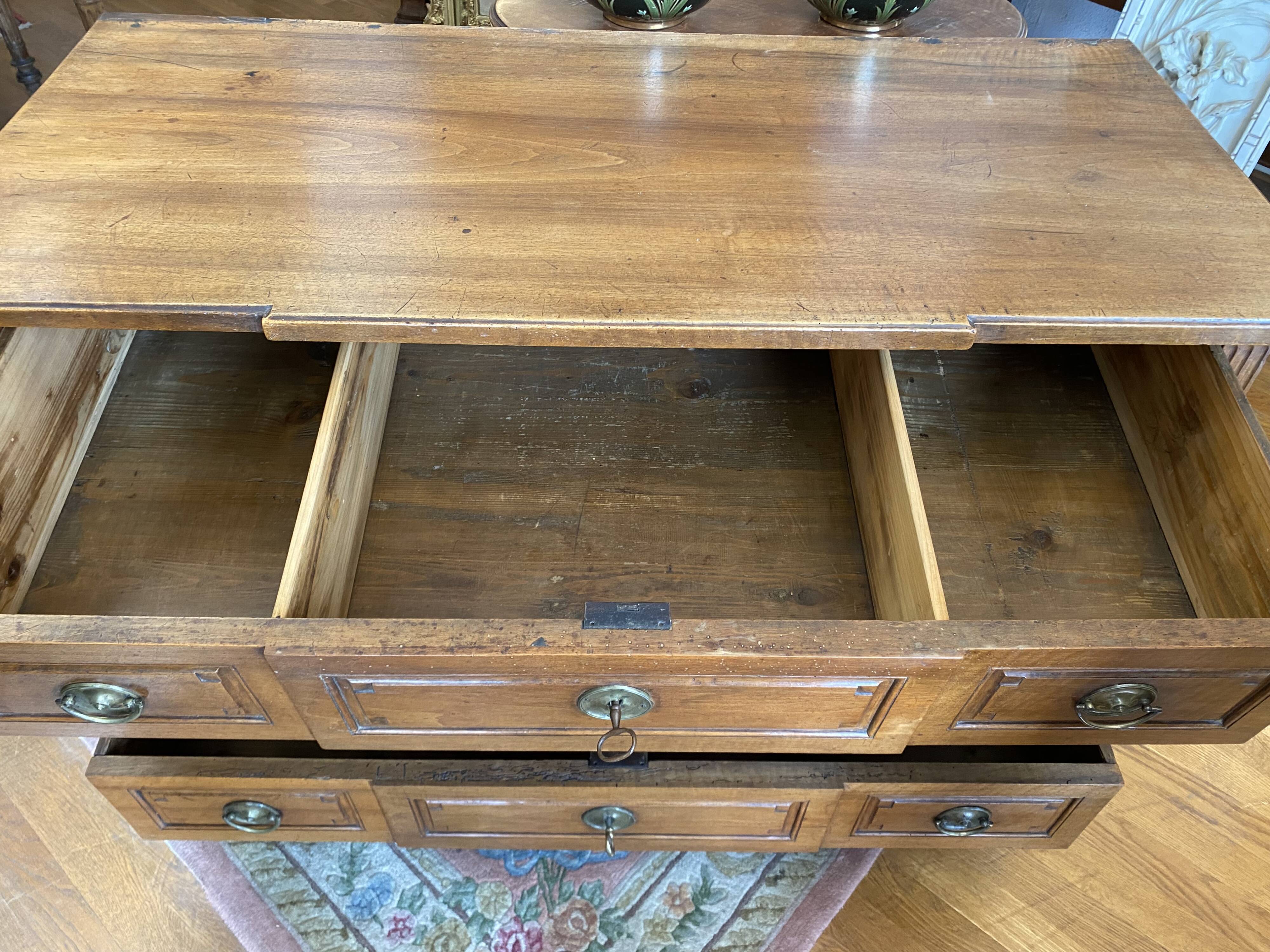 Louis XVI walnut chest of drawers, 3 drawers.