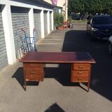 Minister's desk