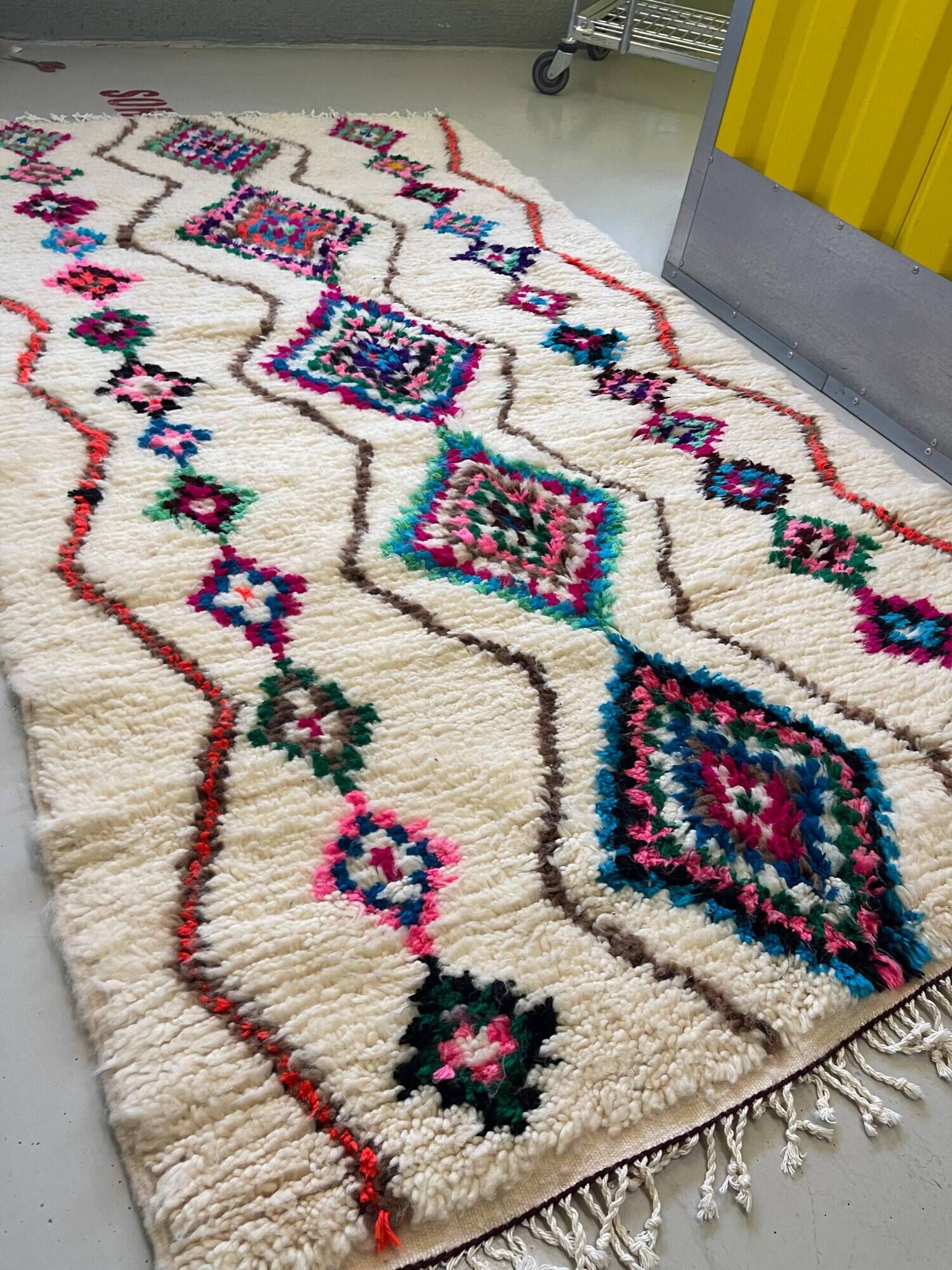 Moroccan Berber rug in cream wool with multicoloured diamonds – 250 × 147 cm