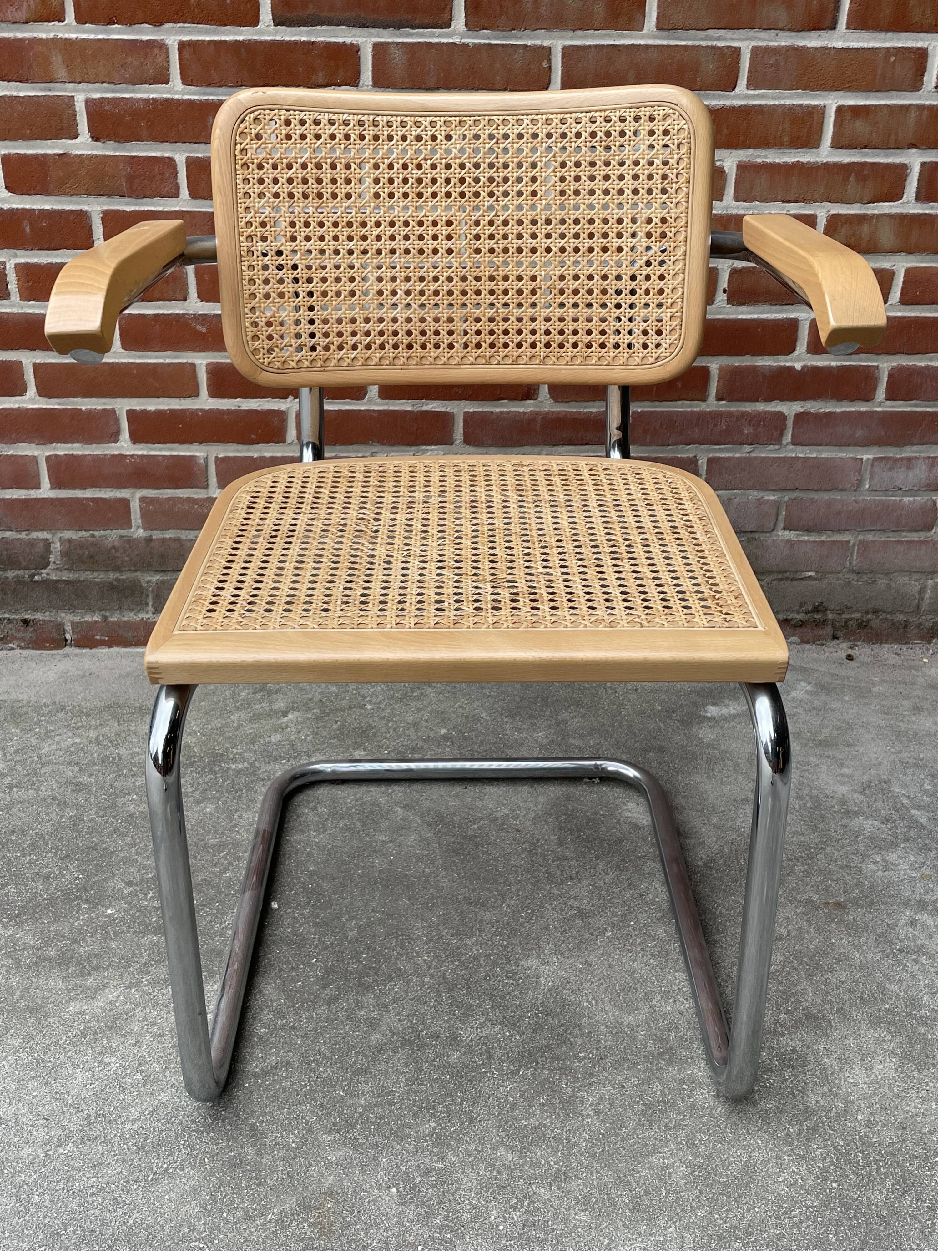 Chaise Cesca B64 avec accoudoirs par Marcel Breuer Design