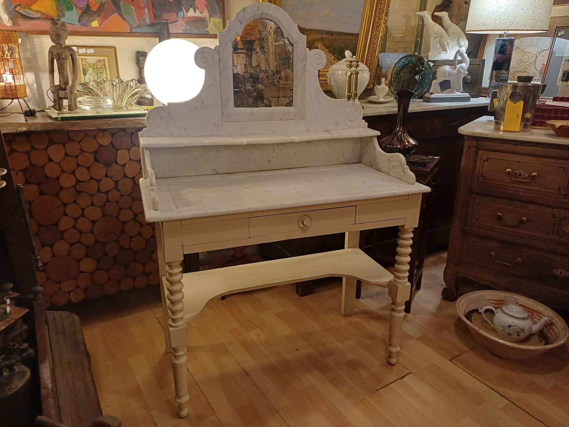 Belle et grande coiffeuse blanche, marbre blanc époque 19 eme