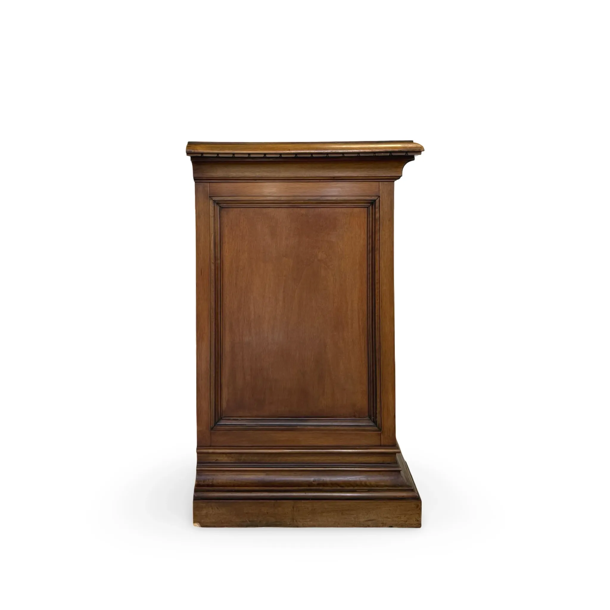 Elegant antique Italian chest of drawers, dating from the 20th century