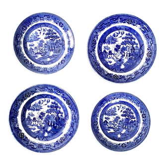 Set 2 plates 22.50cm and 2 plates 19.50cm JT&S Crown Pottery Longton warranted willow pattern